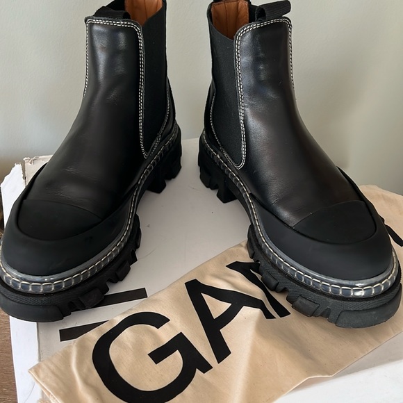 Ganni black cleated low Chelsea boot size 40 - Picture 2 of 12